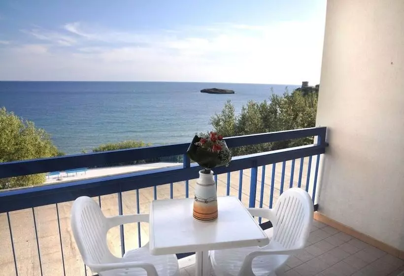 Отель Baia Delle Sirene