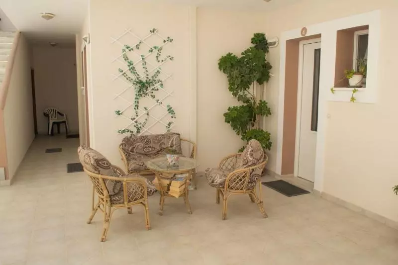 هتل Dorana Studios