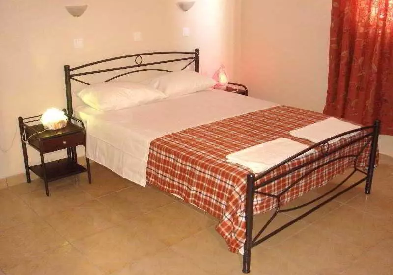 هتل Dorana Studios