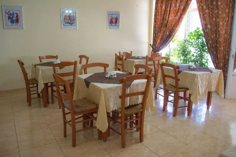 هتل Dorana Studios