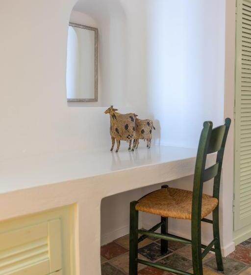 Отель Dreams Luxury Suites