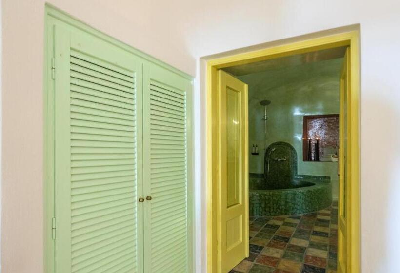 Отель Dreams Luxury Suites