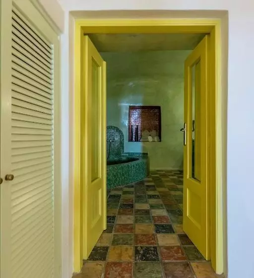 Отель Dreams Luxury Suites