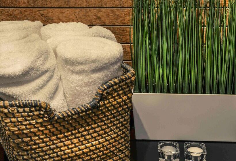 Отель Hôtel Mercure Nantes Ouest Saint Herblain Zenith