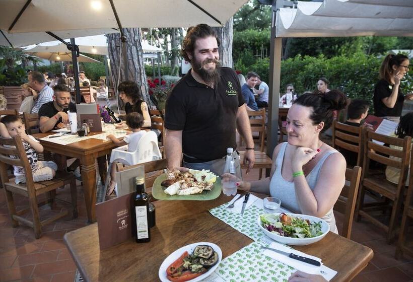 فندق Hu Park Albatros Village