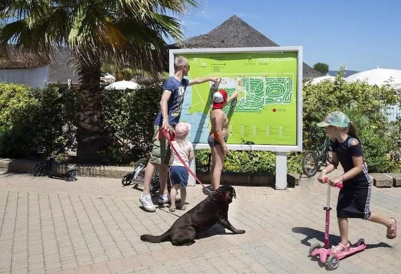 Отель Hu Park Albatros Village