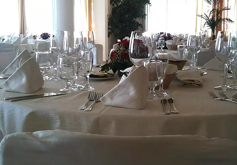 Отель La Lucertola