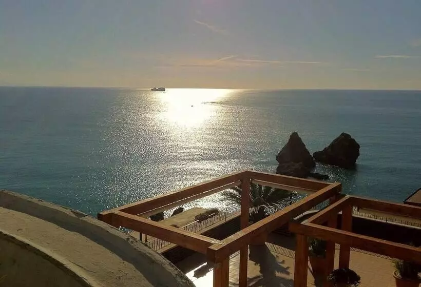 Отель La Lucertola