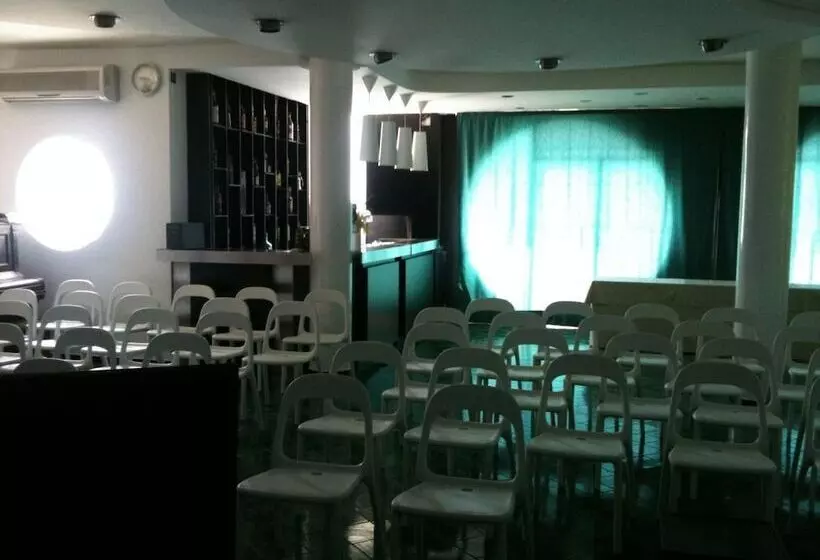 Отель La Lucertola