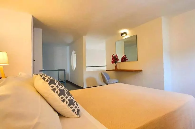 Отель Santa Isabel