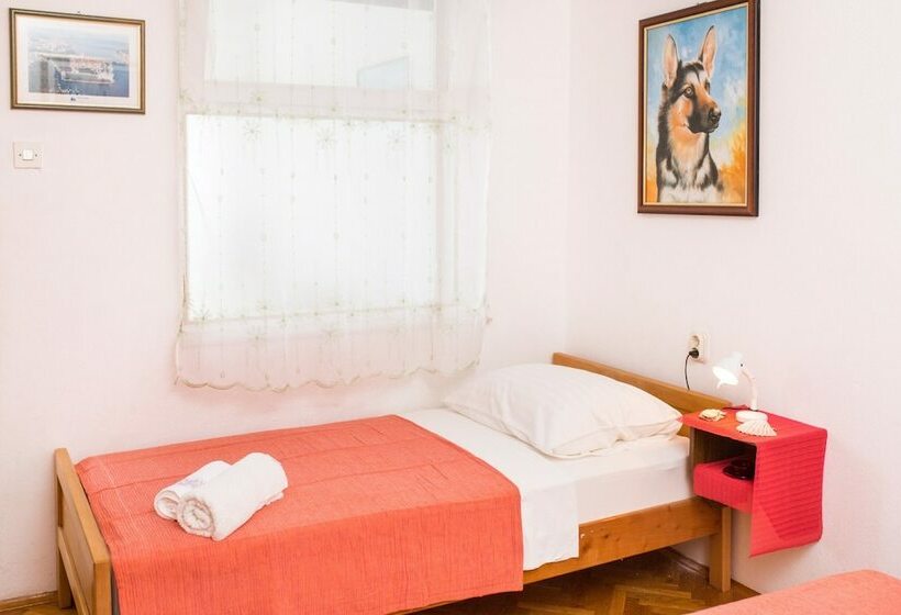 膳宿费 Apartments Bratus