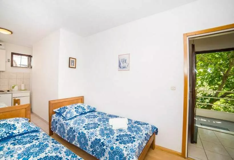 ペンション Apartments Bratus