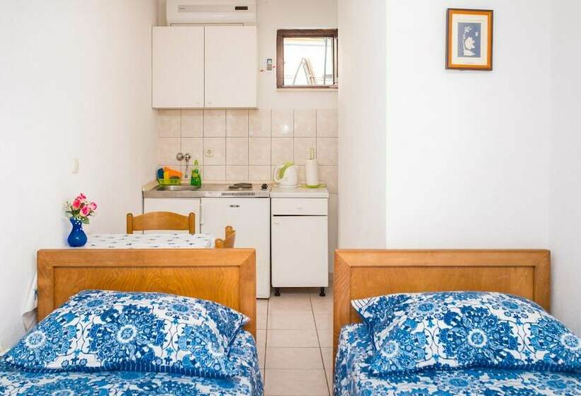 膳宿费 Apartments Bratus