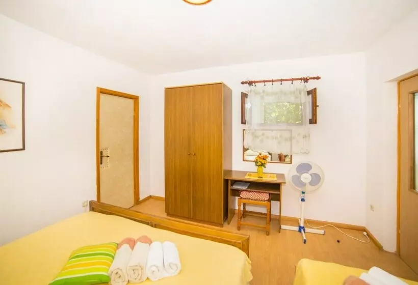 ペンション Apartments Bratus