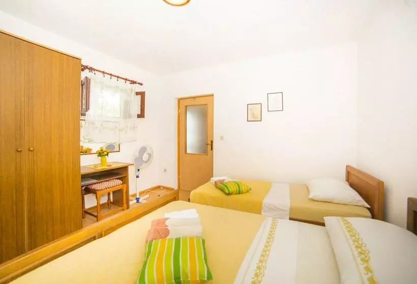 ペンション Apartments Bratus