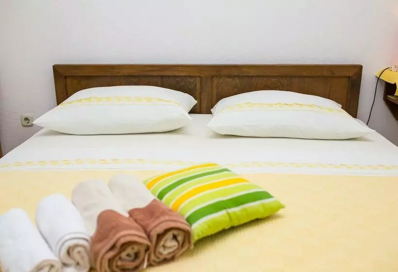 ペンション Apartments Bratus
