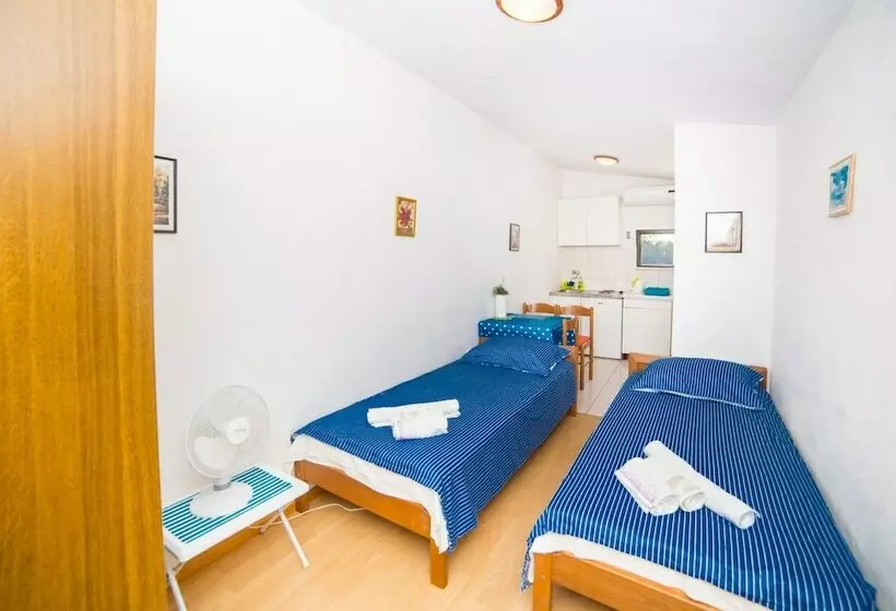 ペンション Apartments Bratus