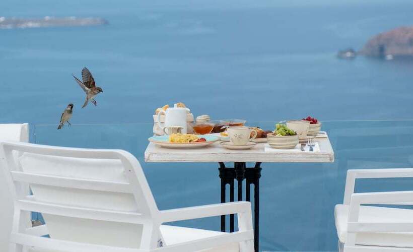 هتل Above Blue Suites