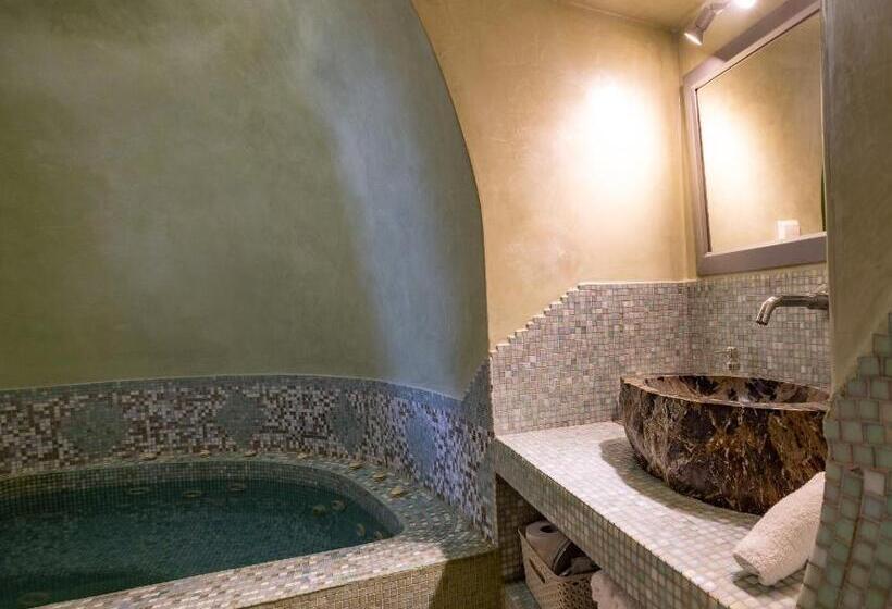 هتل Above Blue Suites