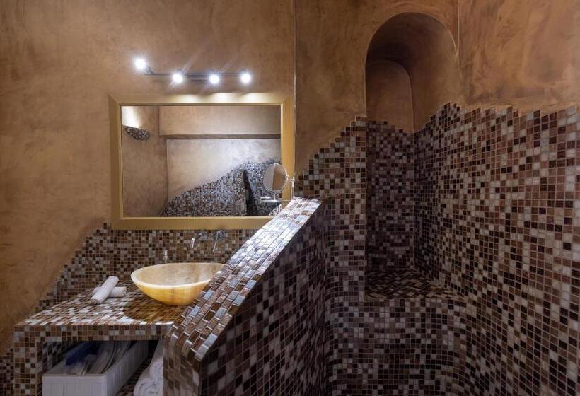 هتل Above Blue Suites