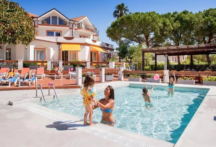 Отель Diano Sporting Apartments