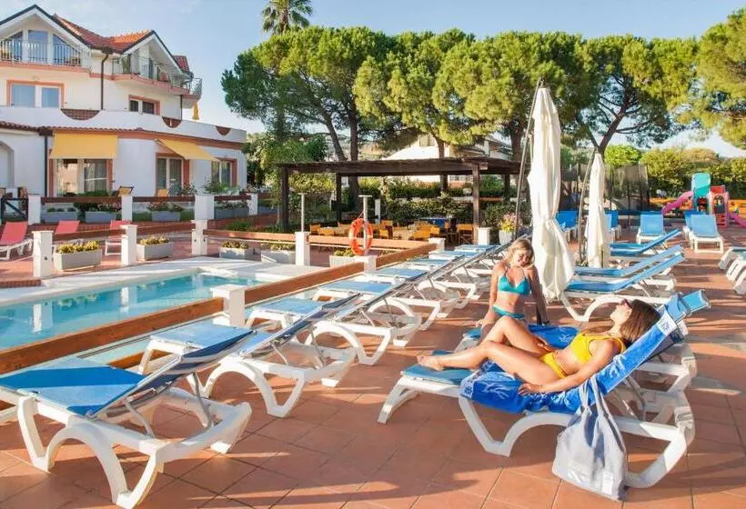 Отель Diano Sporting Apartments