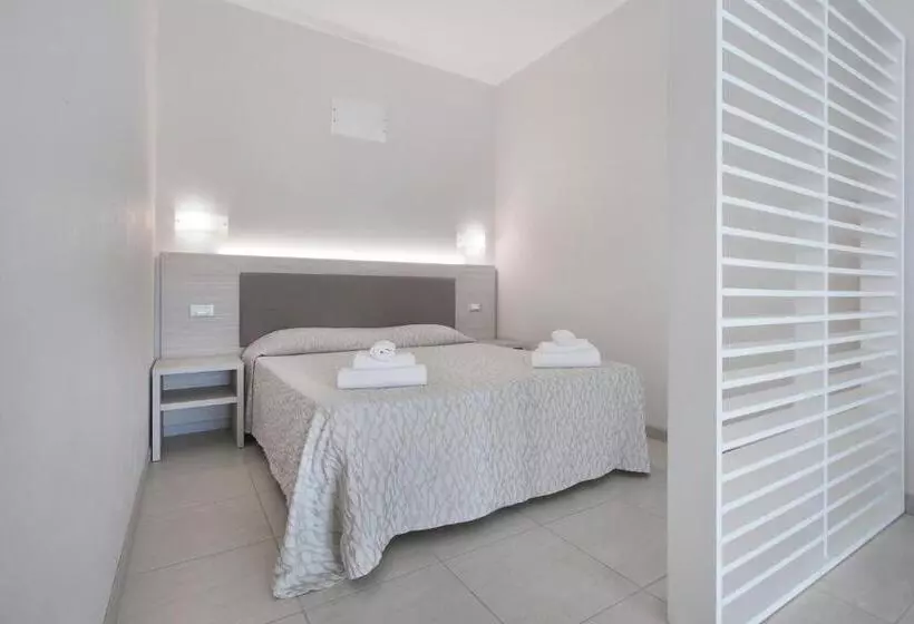 Отель Diano Sporting Apartments