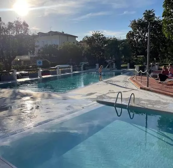 Отель Diano Sporting Apartments