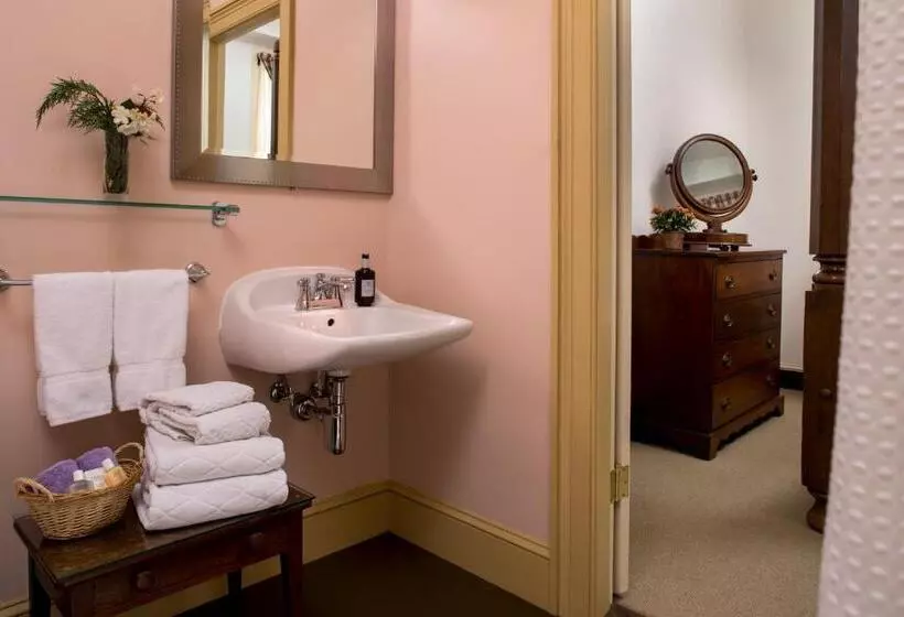 Rachael S Dowry Bed And Breakfast