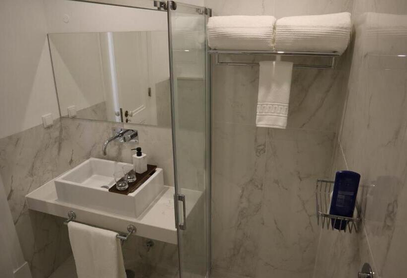 تختخواب و صبحانه Os Agostos