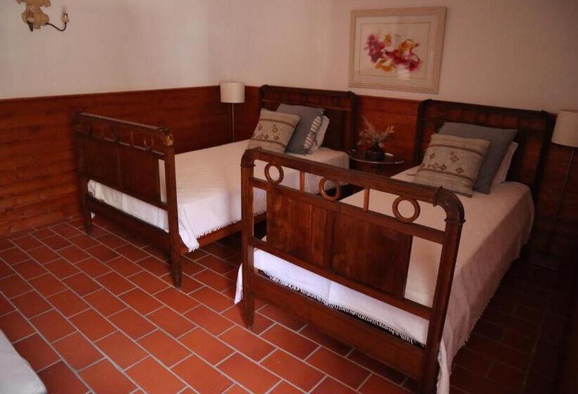 تختخواب و صبحانه Os Agostos