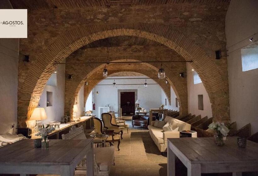 تختخواب و صبحانه Os Agostos