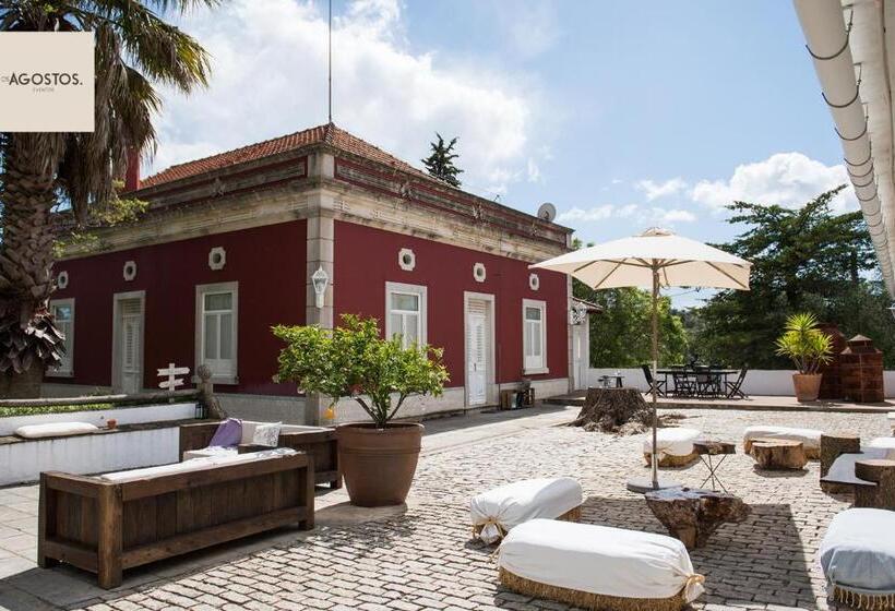 تختخواب و صبحانه Os Agostos