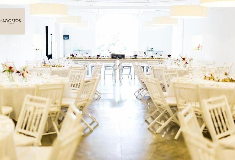 تختخواب و صبحانه Os Agostos