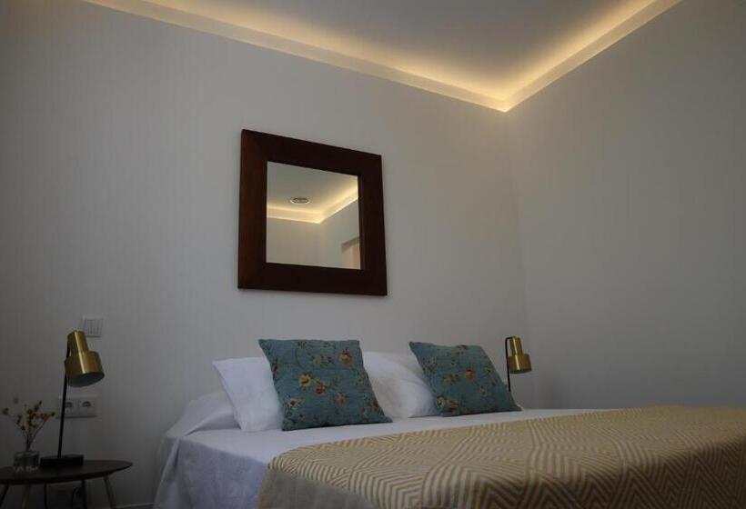 تختخواب و صبحانه Os Agostos