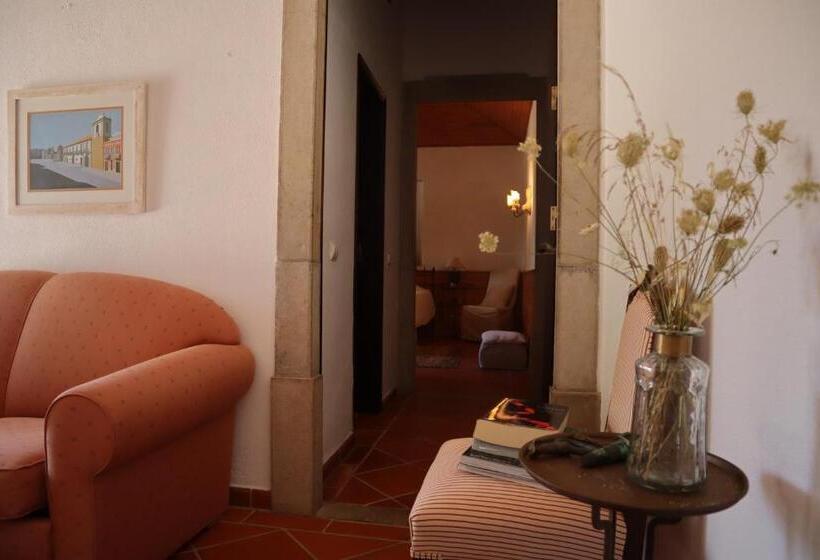 تختخواب و صبحانه Os Agostos