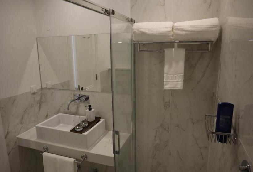 تختخواب و صبحانه Os Agostos