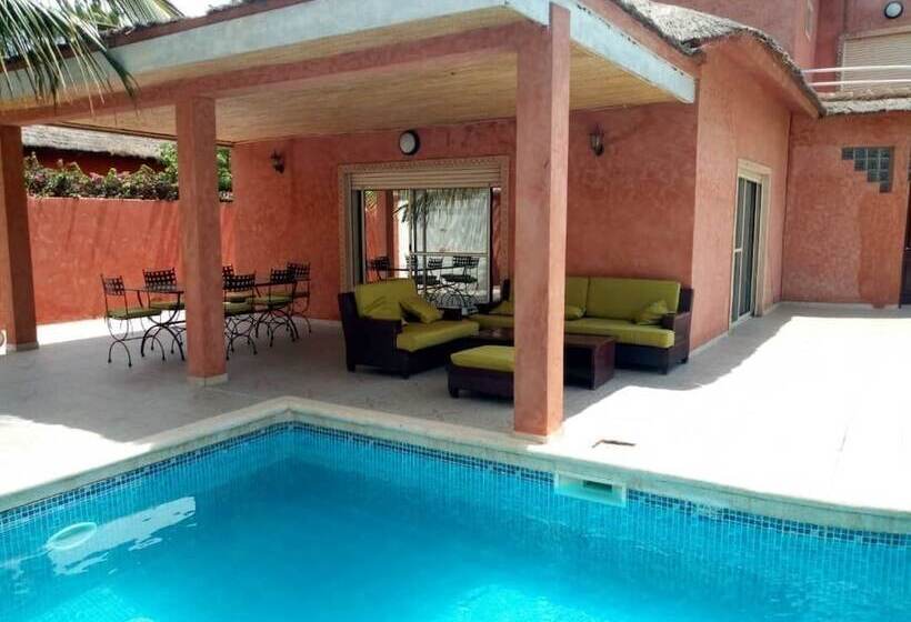 پانسیون Safari Villa