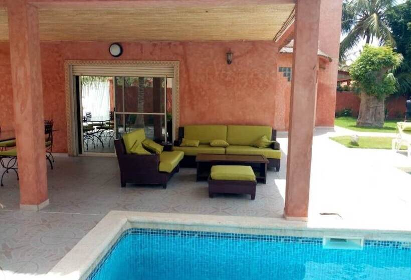 پانسیون Safari Villa