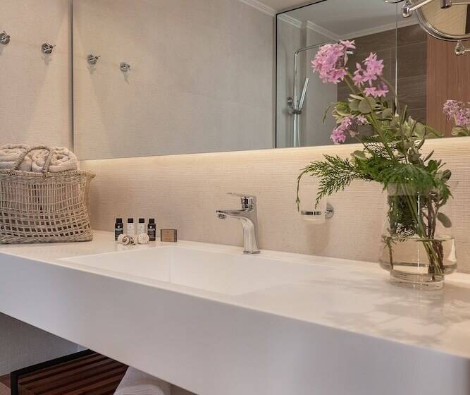 هتل Mossa Well Being