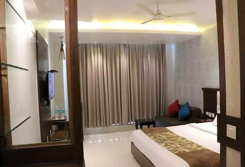 Palmdale Hotel & Resort