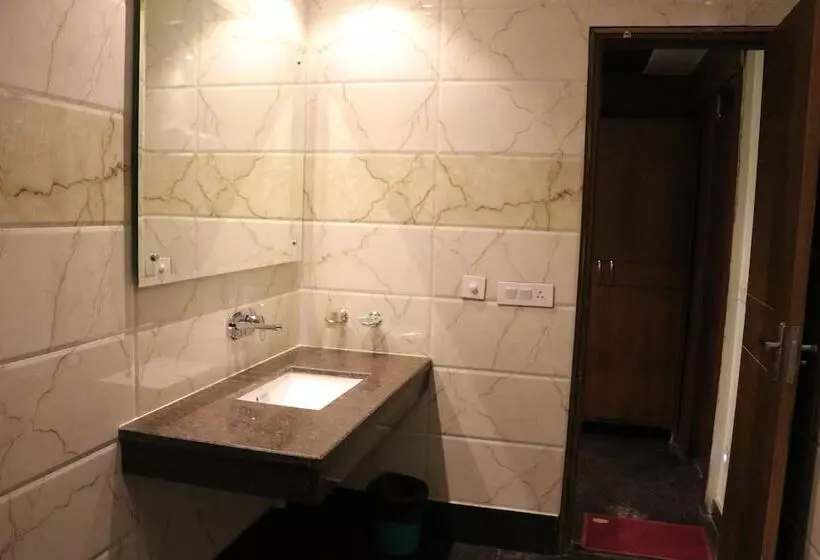 Palmdale Hotel & Resort