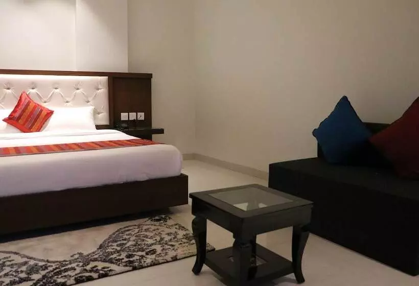 Palmdale Hotel & Resort