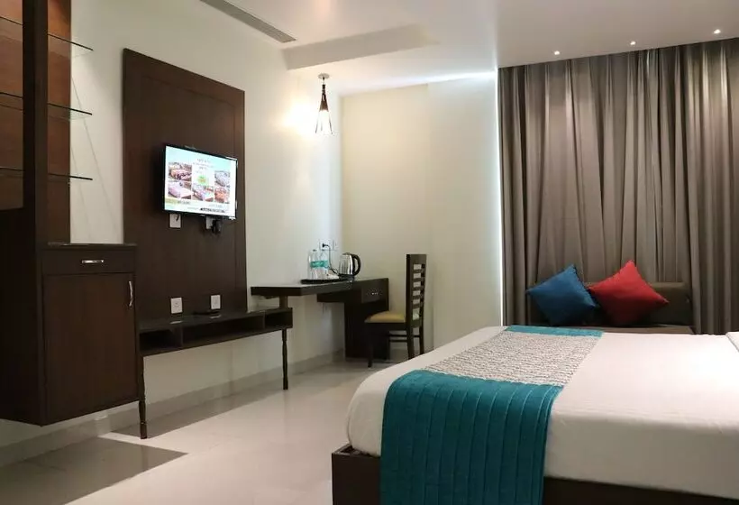Palmdale Hotel & Resort