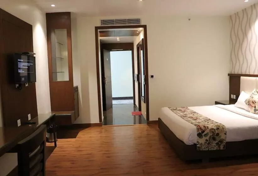 Palmdale Hotel & Resort