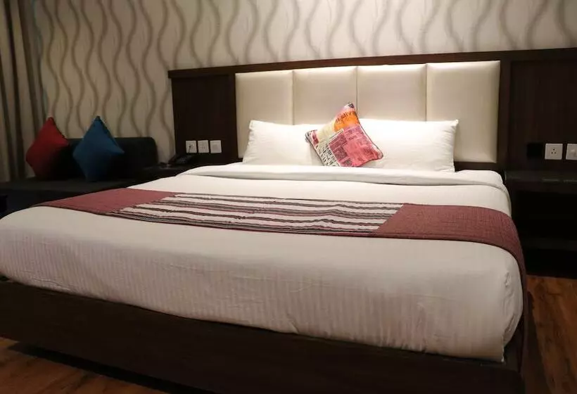 Palmdale Hotel & Resort