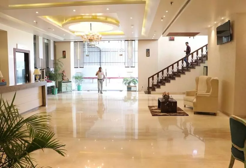 Palmdale Hotel & Resort