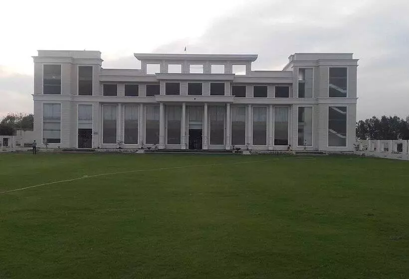 Palmdale Hotel & Resort