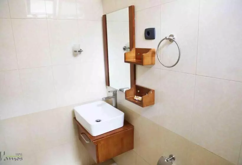 پانسیون Vamos Guest House