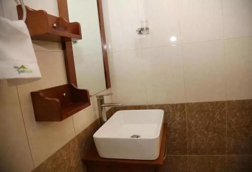 پانسیون Vamos Guest House